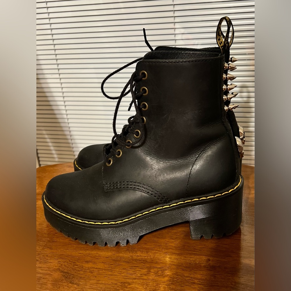 DOC MARTENS COMBAT BOOTS